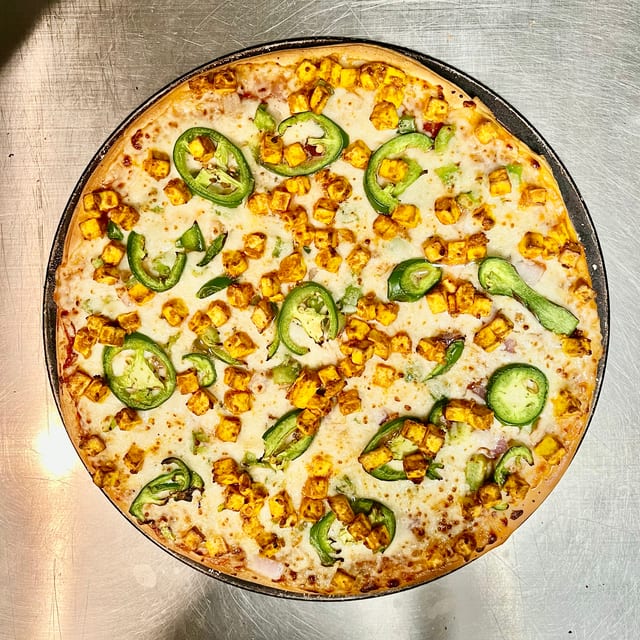 Chili Paneer Pizza.